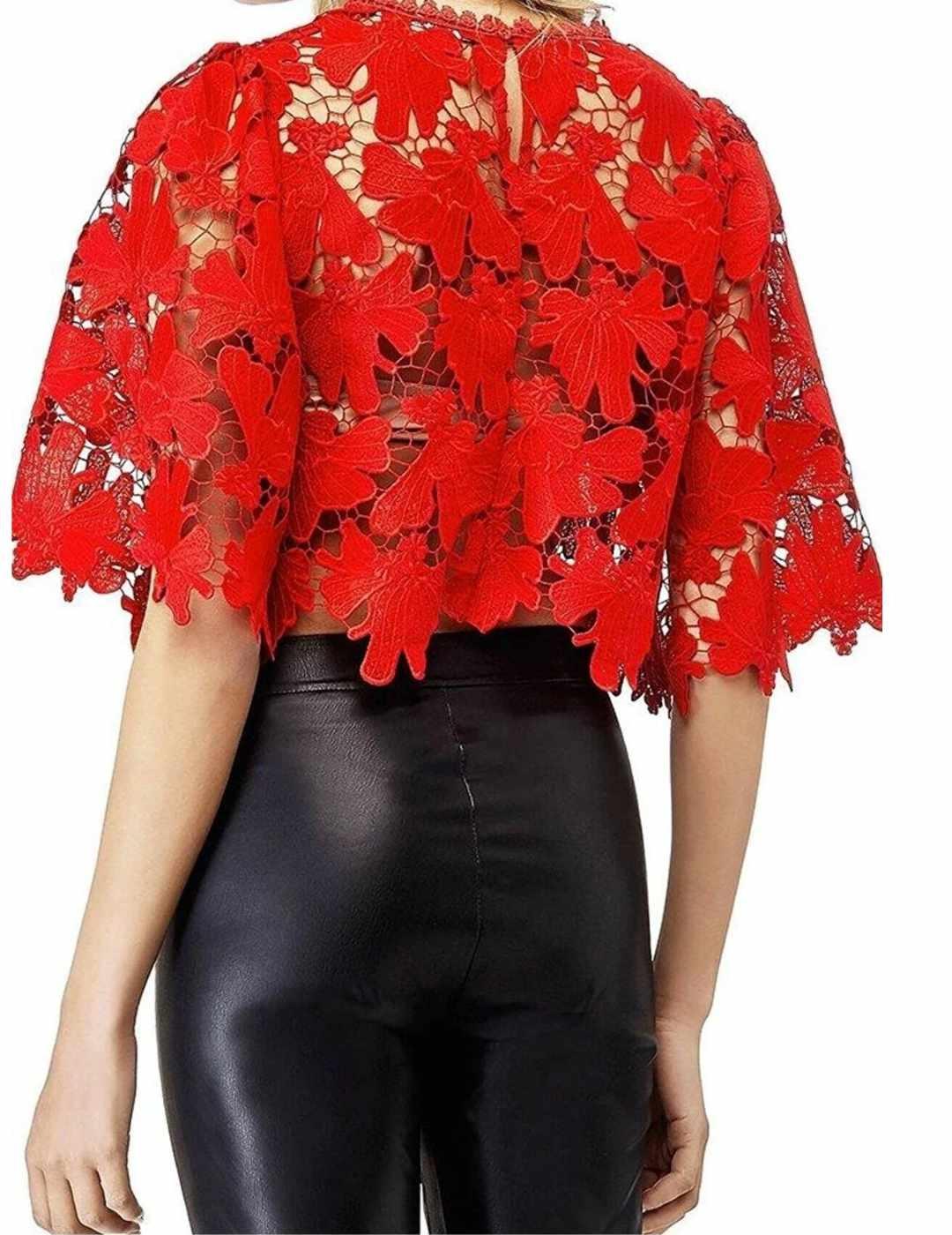 Top Guess crop flores bordadas rojo manga acampanada mujer