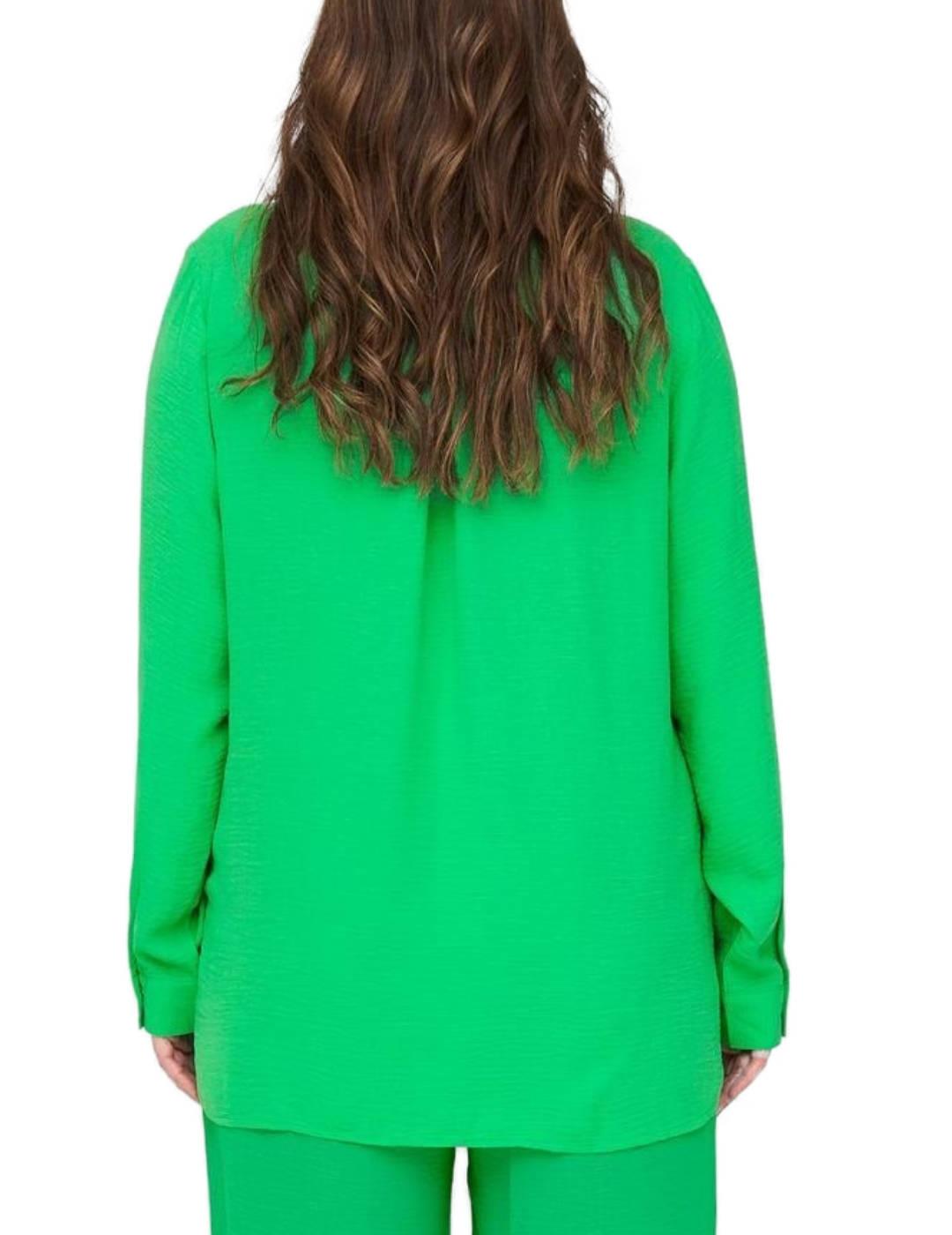 Camisa Only Carmakoma verde oversize para mujer