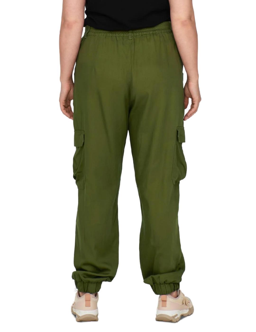 Pantalón Only Carmakoma Kenya verde cargo para mujer