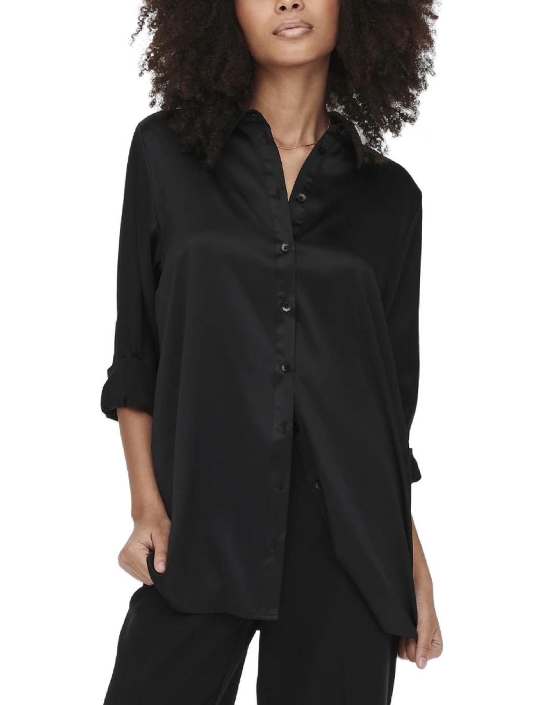 Camisa Only Victoria de manga larga satinada en negra mujer