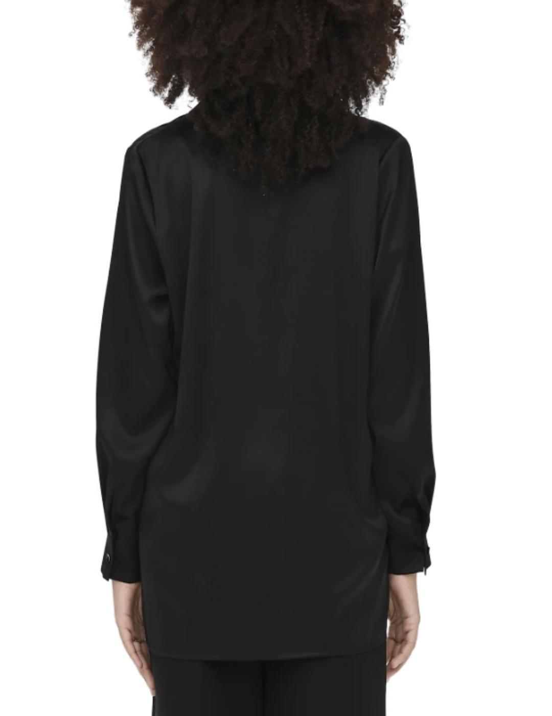 Camisa Only Victoria de manga larga satinada en negra mujer
