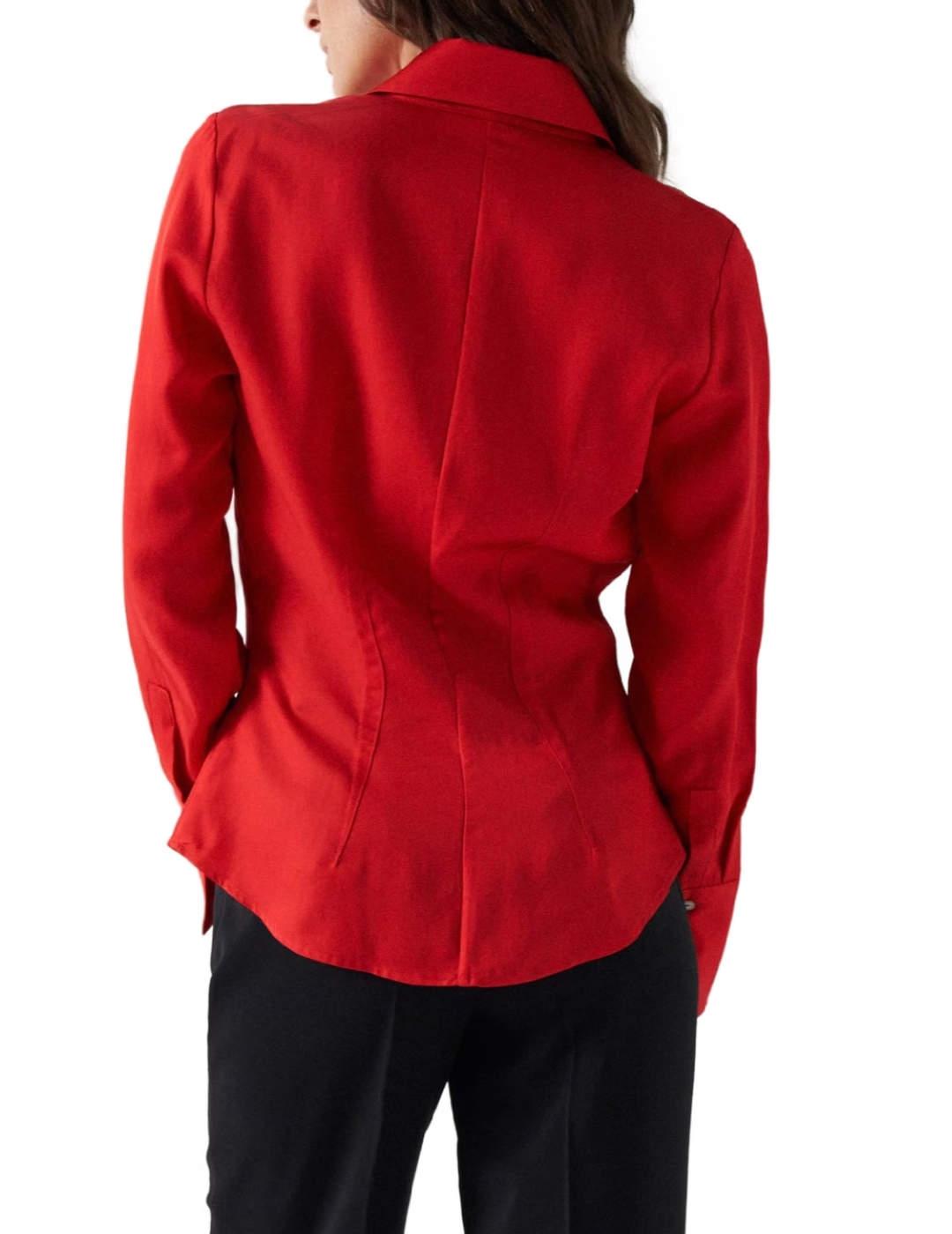 Camisa Salsa satinada en color rojo corte regular para mujer