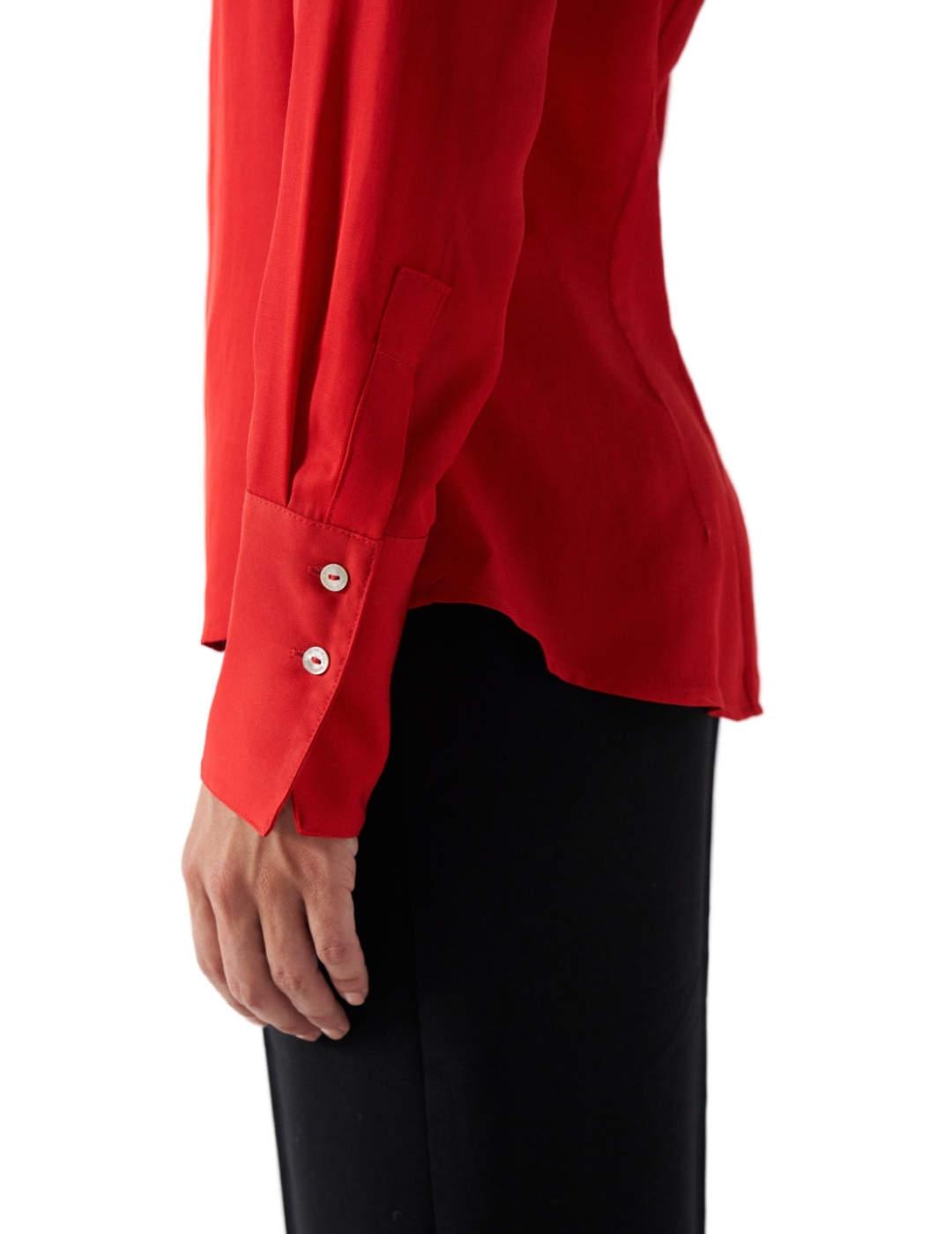 Camisa Salsa satinada en color rojo corte regular para mujer