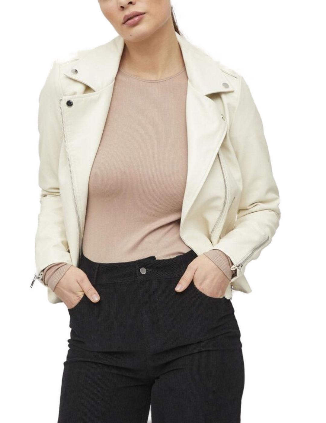 Chaqueta Vila Cara beige de polipiel tipo biker para mujer