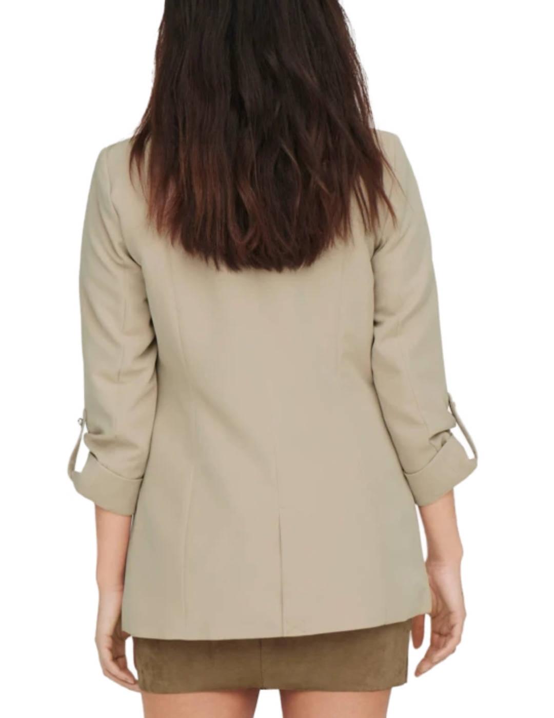 Blazer Only Kayle color beige mangas regulables de mujer