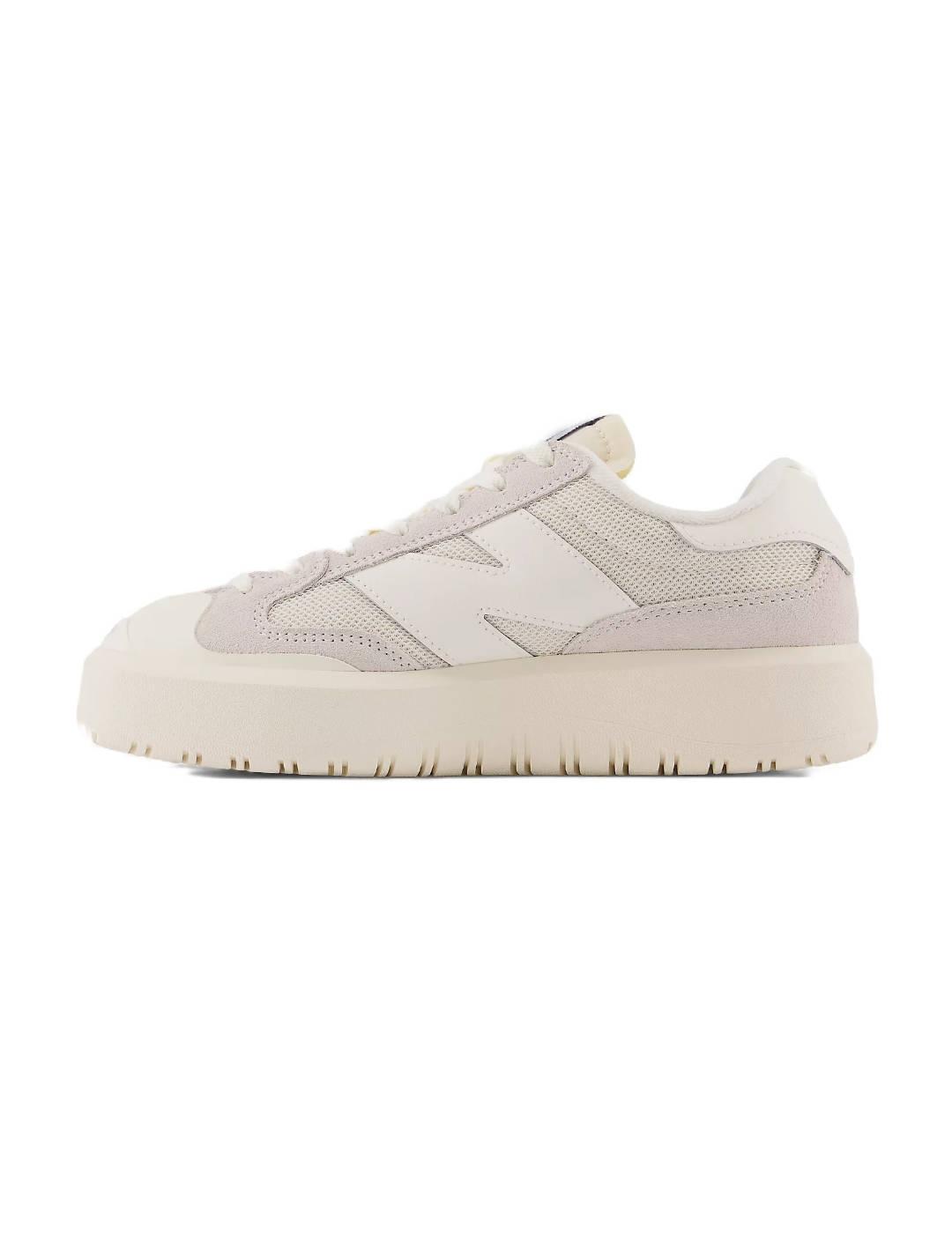 Zapatillas New Balance CT302 beige y detalles en gris mujer