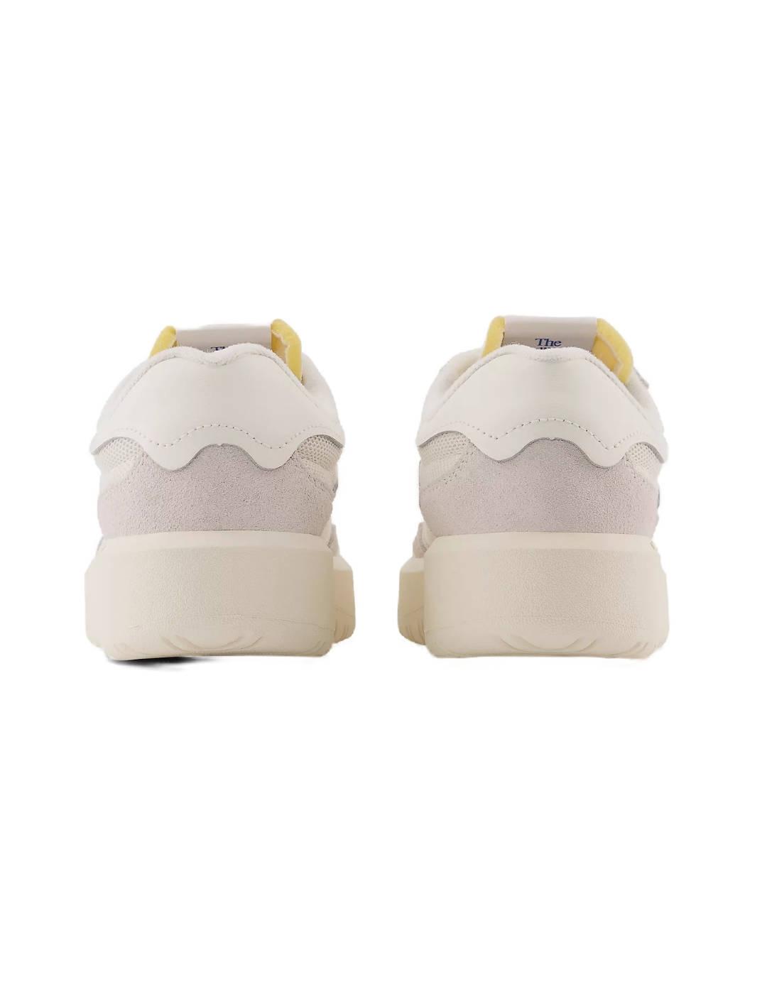Zapatillas New Balance CT302 beige y detalles en gris mujer
