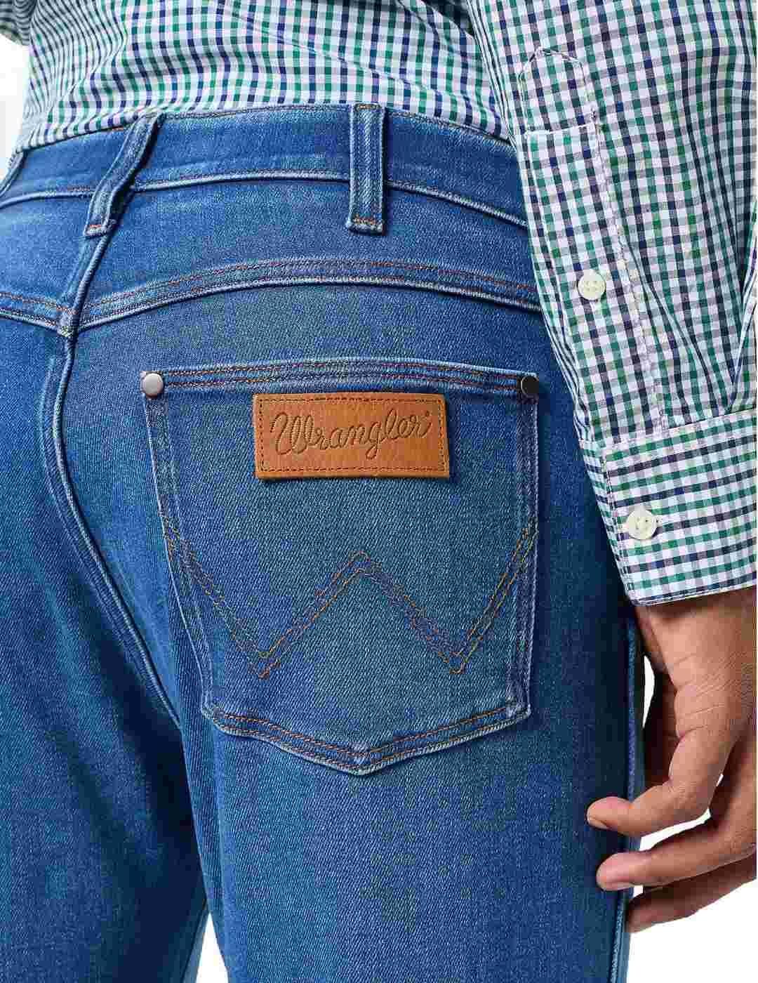 Pantalón vaquero Wrangler Larston azul medio Tappered hombre