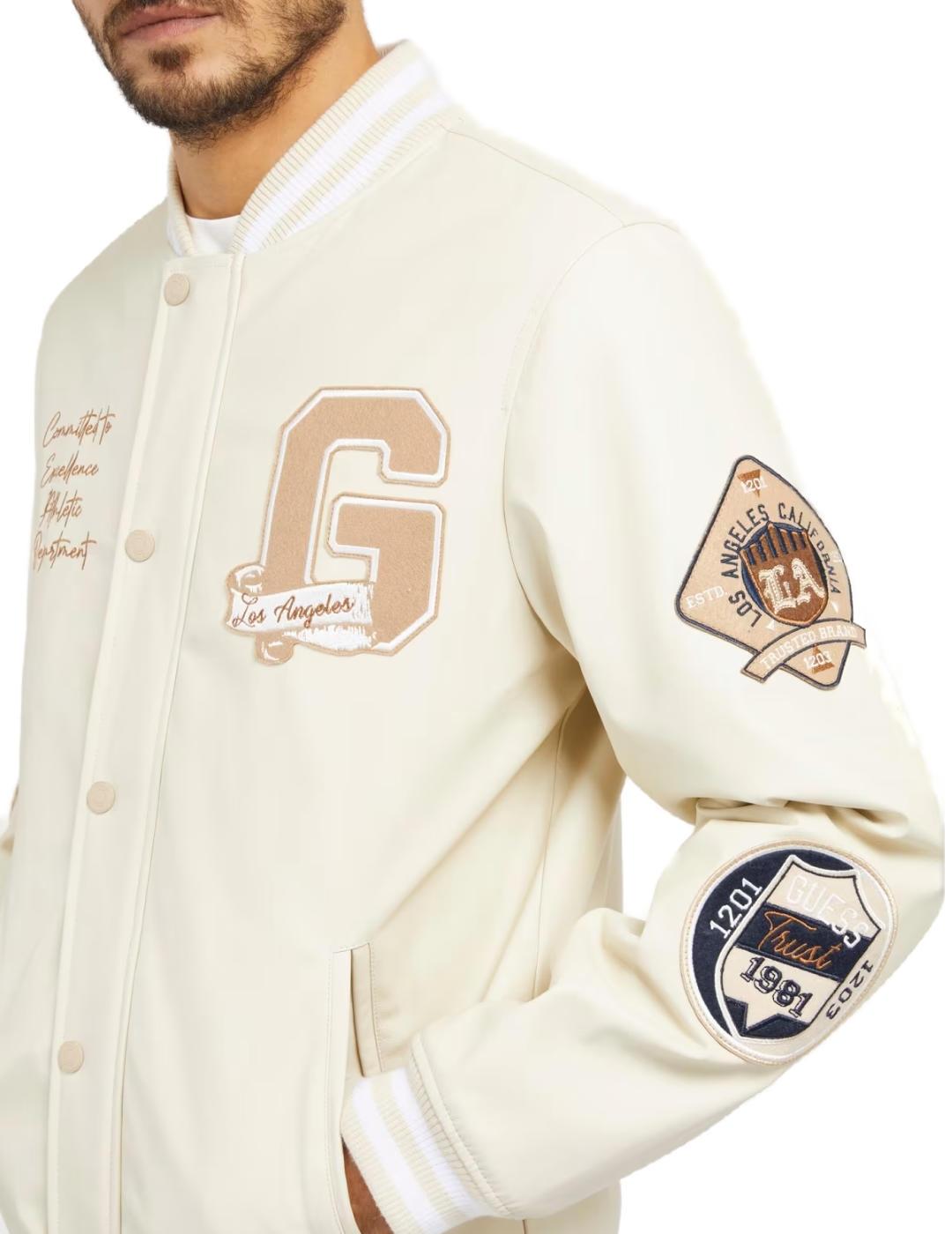 Chaqueta bomber Guess Varsity beige con parches para hombre