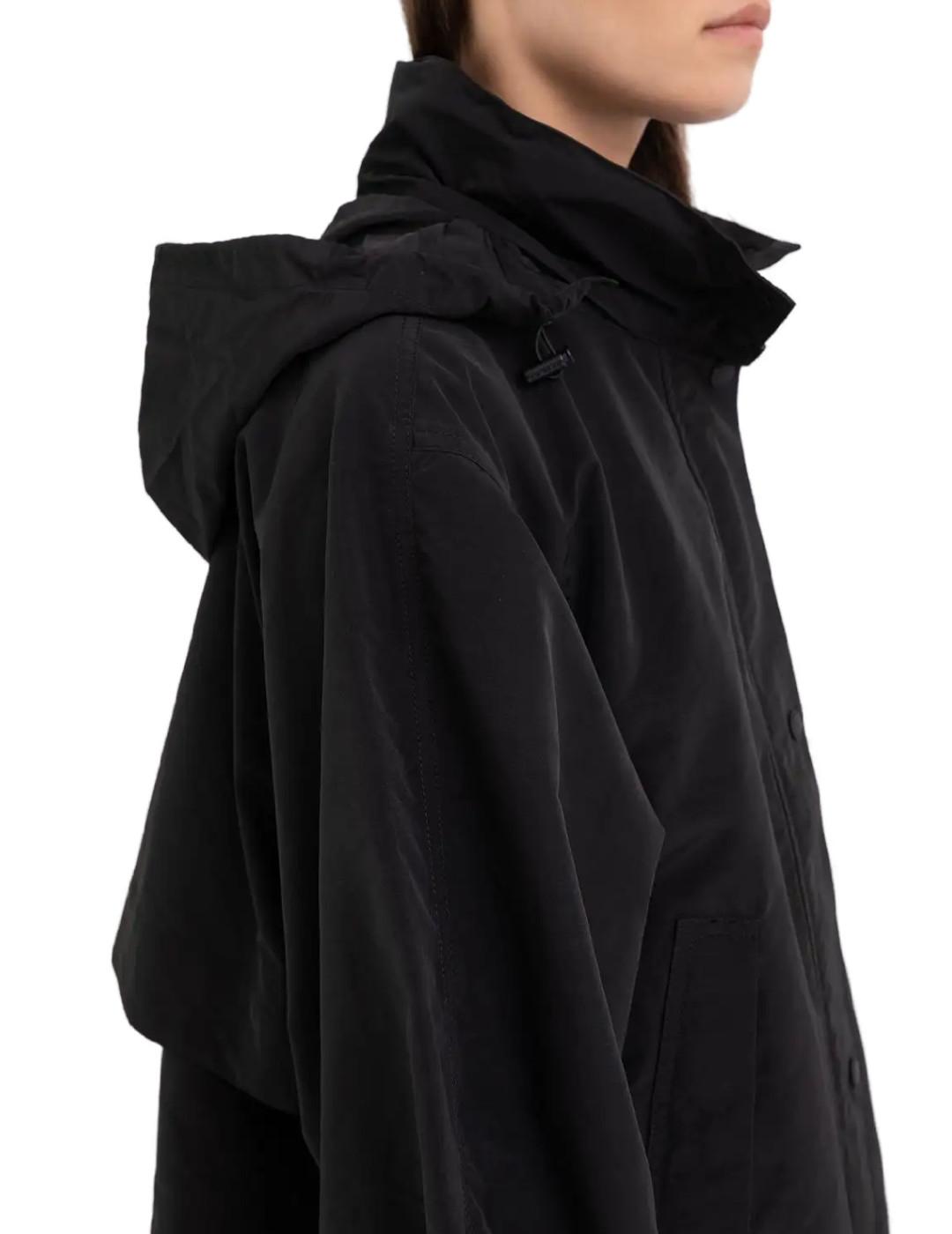 Chaqueta larga Replay negra con capucha extraible para mujer