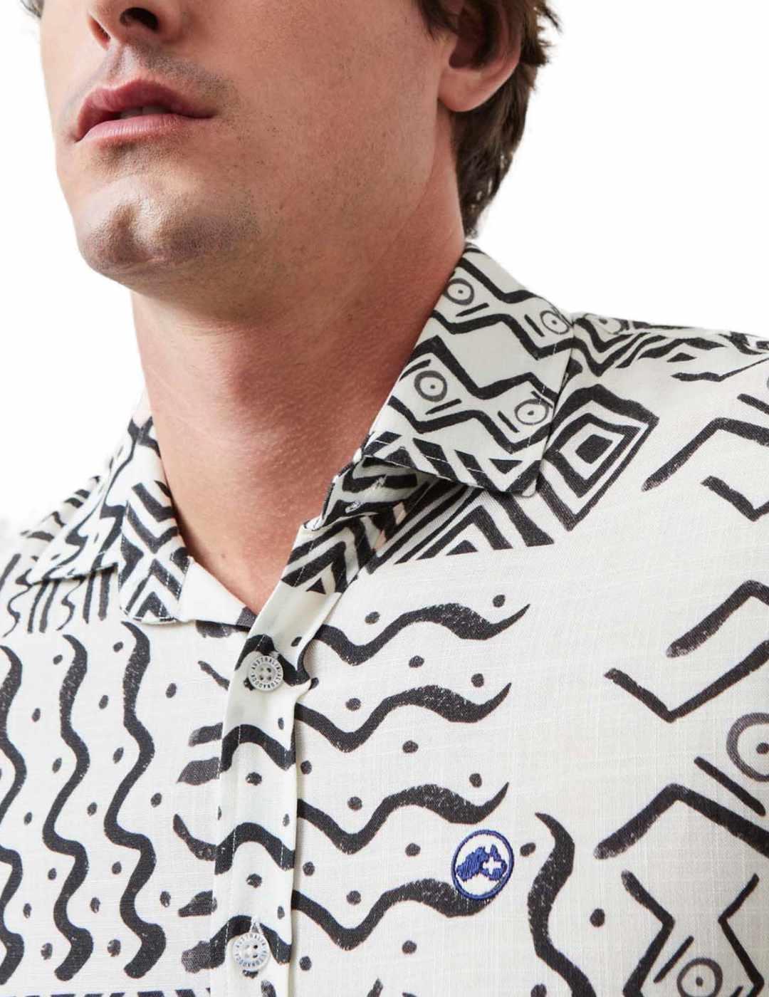 Camisa Altonadock estampado étnico manga corta de hombre