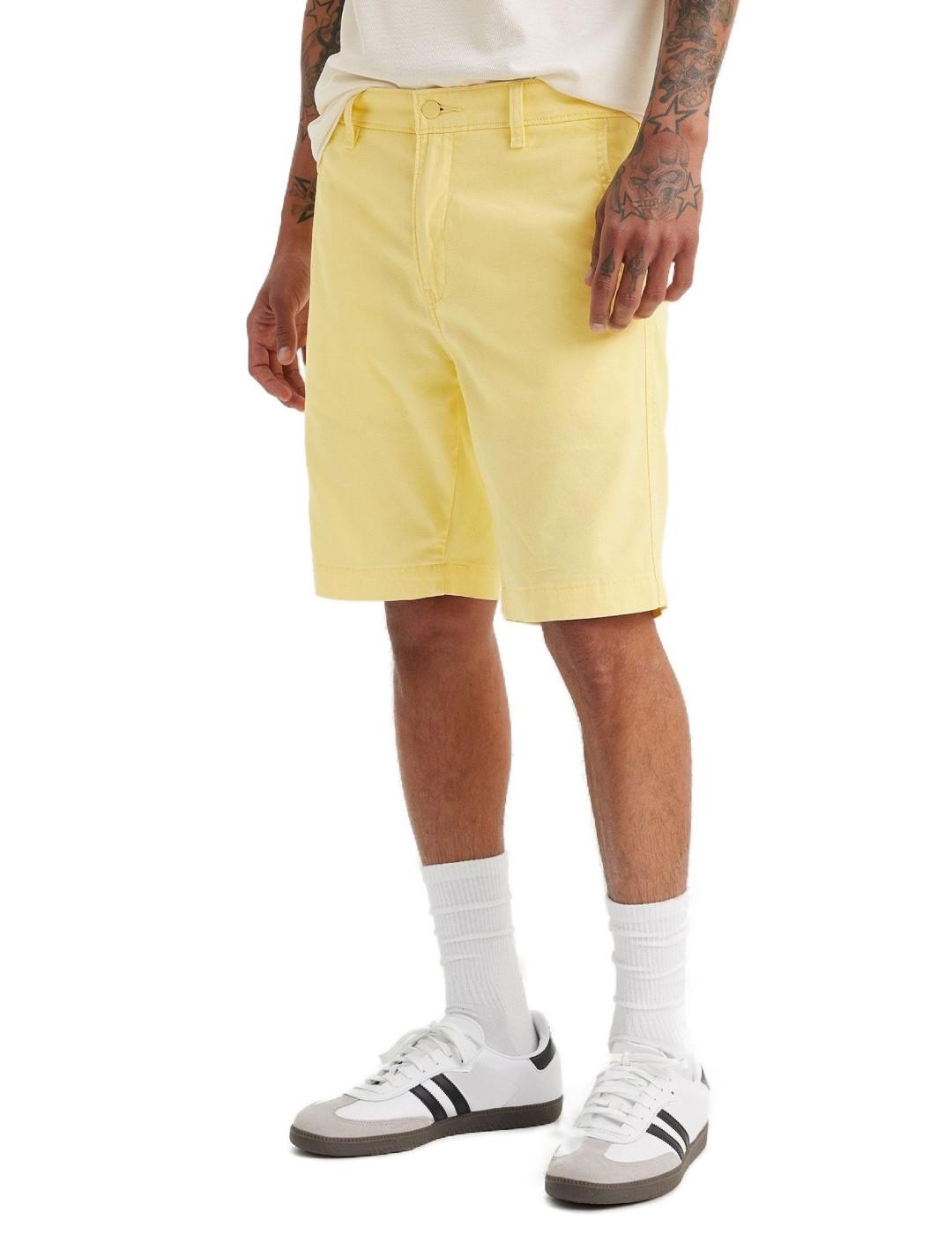 Bermuda Levi´s chino slim amarillo tapered de hombre