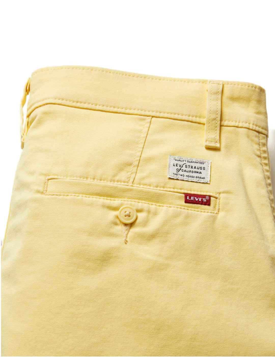 Bermuda Levi´s chino slim amarillo tapered de hombre