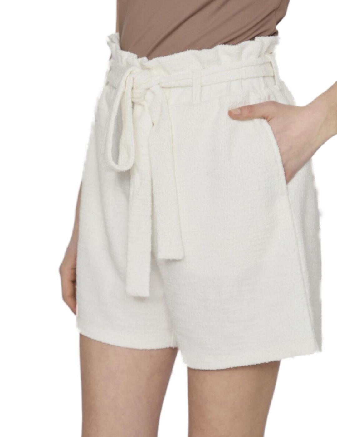 Shorts Vila Amy beige de tela con cinturón para mujer