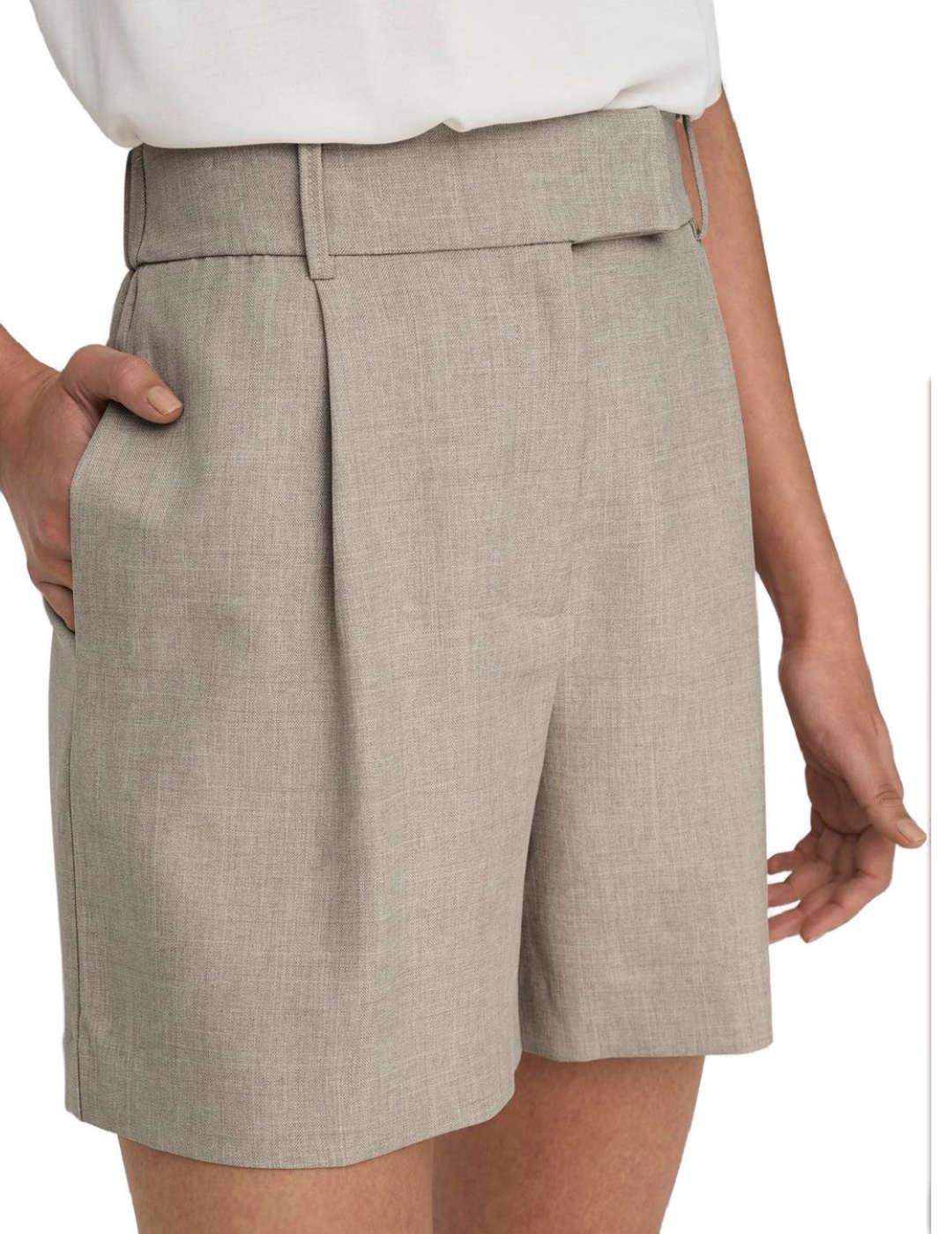 Shorts corto Only de pinzas color marrón para mujer