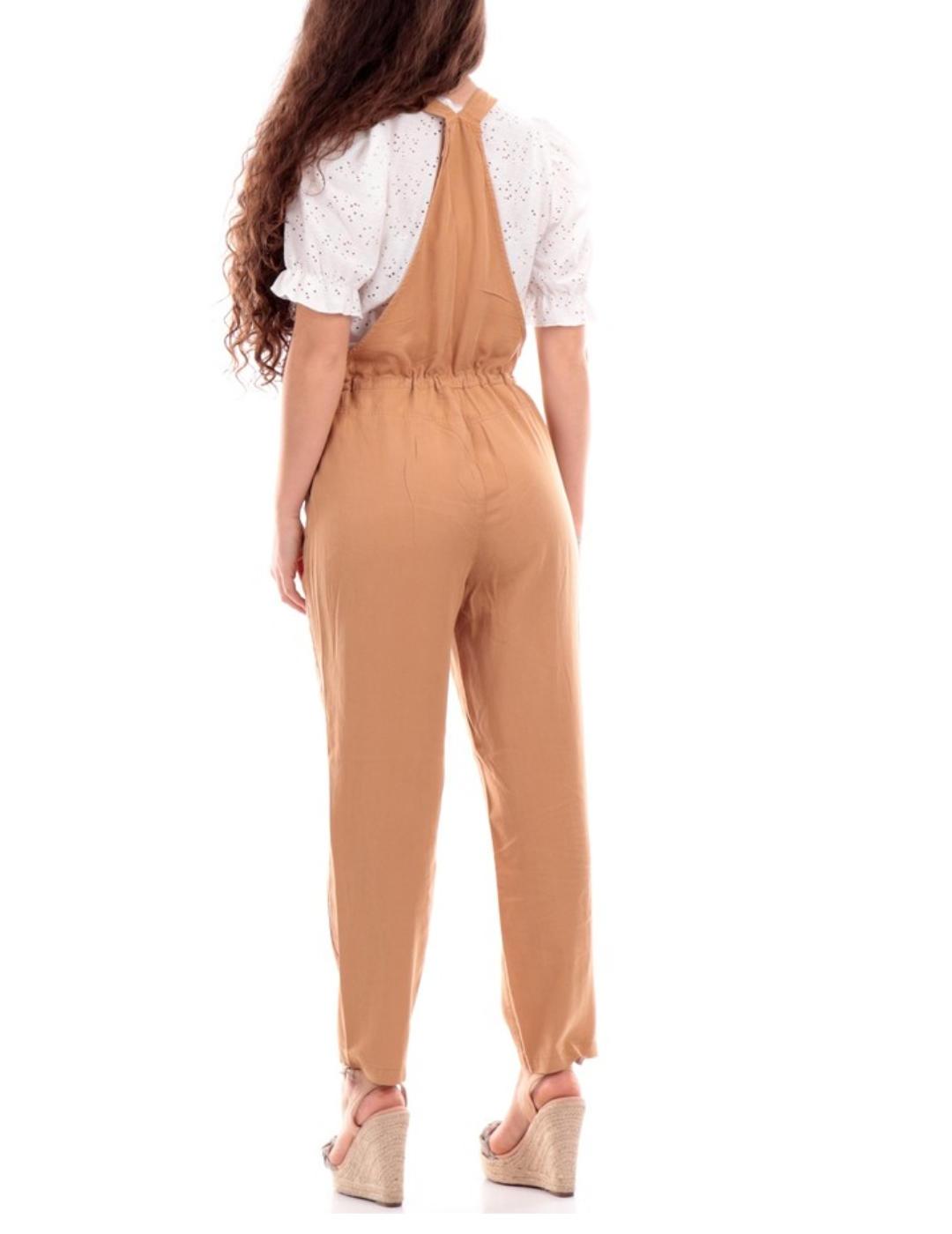 Peto Only Amira camel de tela regular para mujer