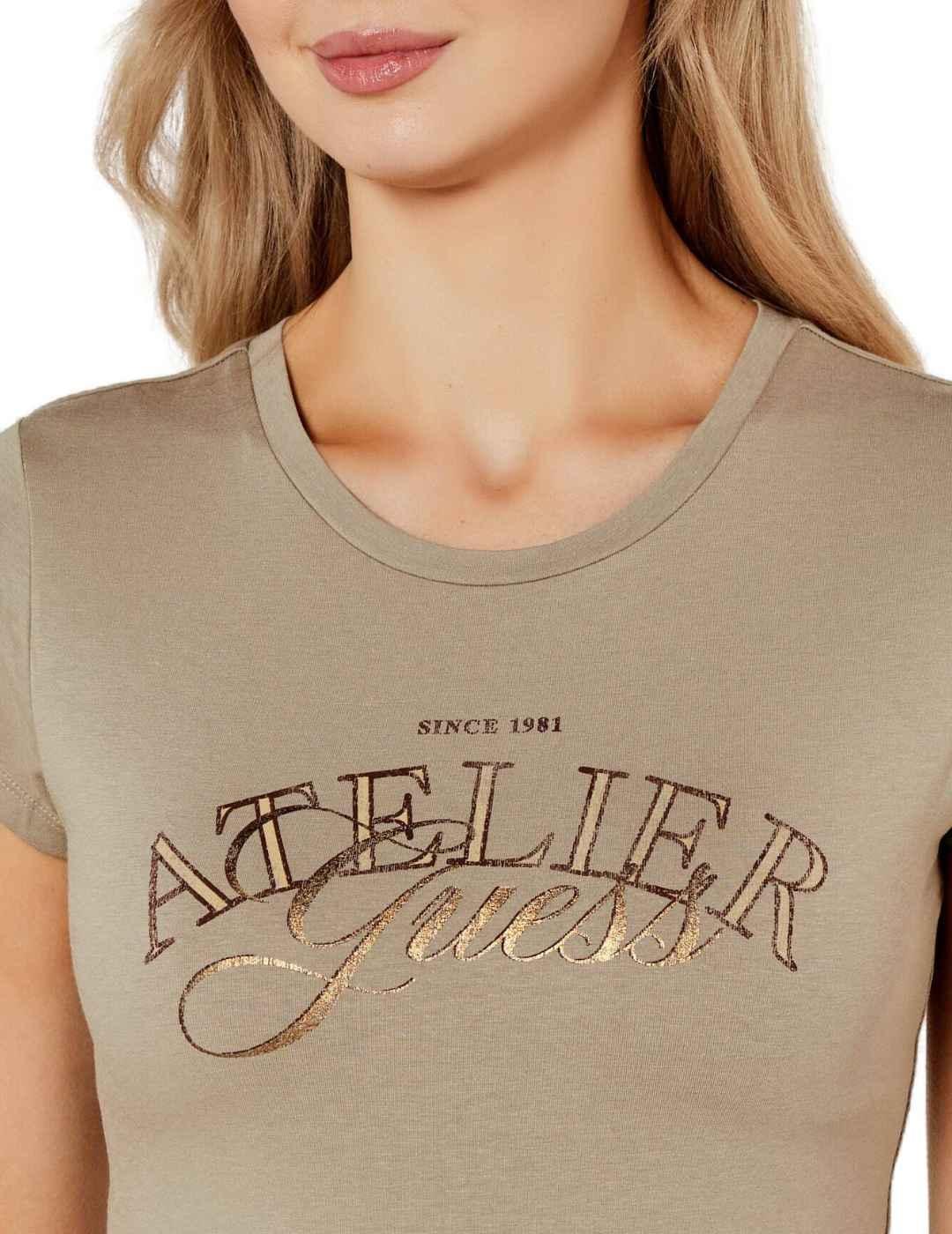 Camiseta Guess Atelier kaki manga corta para mujer