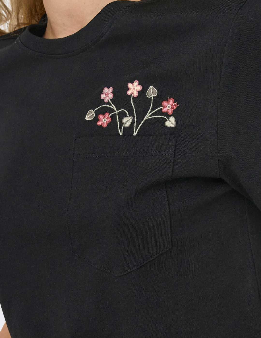 Camiseta Only Polly negro flores manga corta para mujer