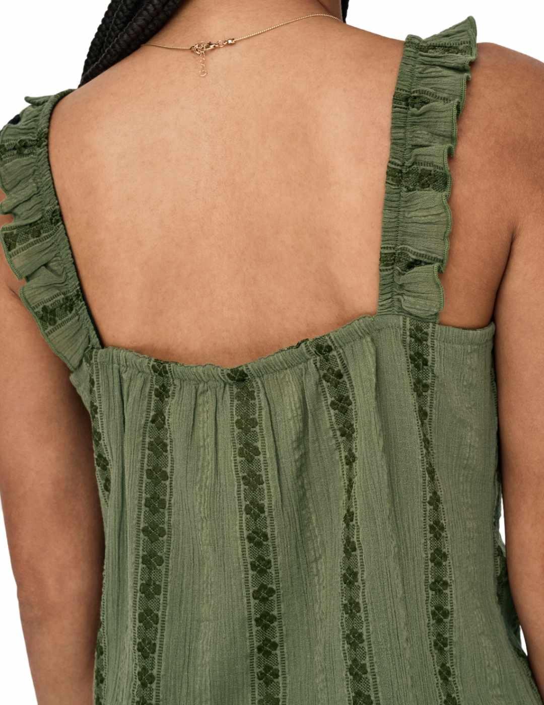 Camiseta Only Liana verde detalles bordados de mujer