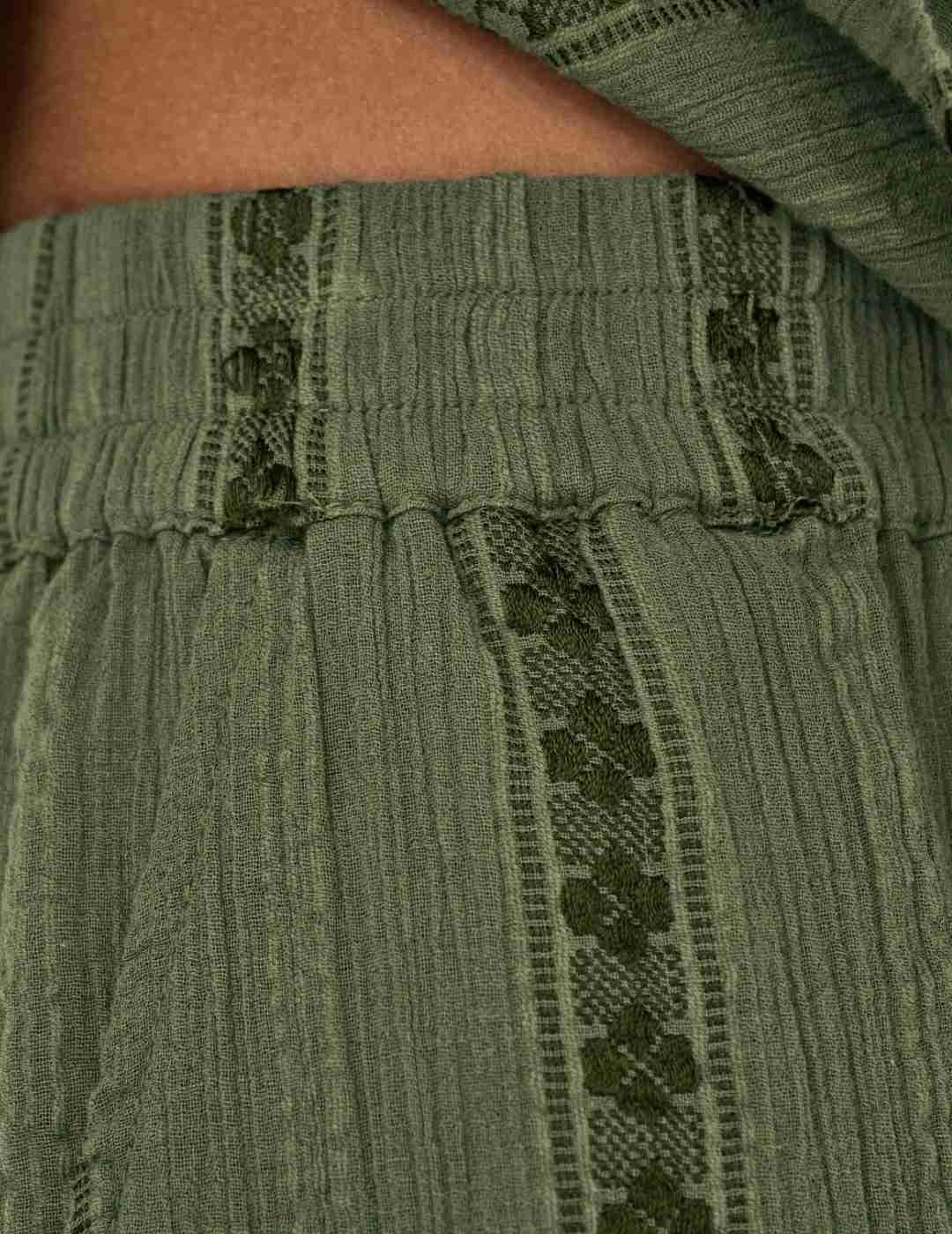 Pantalón Only Liana verde detalles bordados de mujer