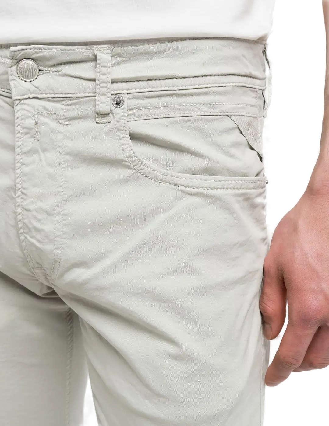 Pantalón vaquero Replay beige de sarga regular para hombre