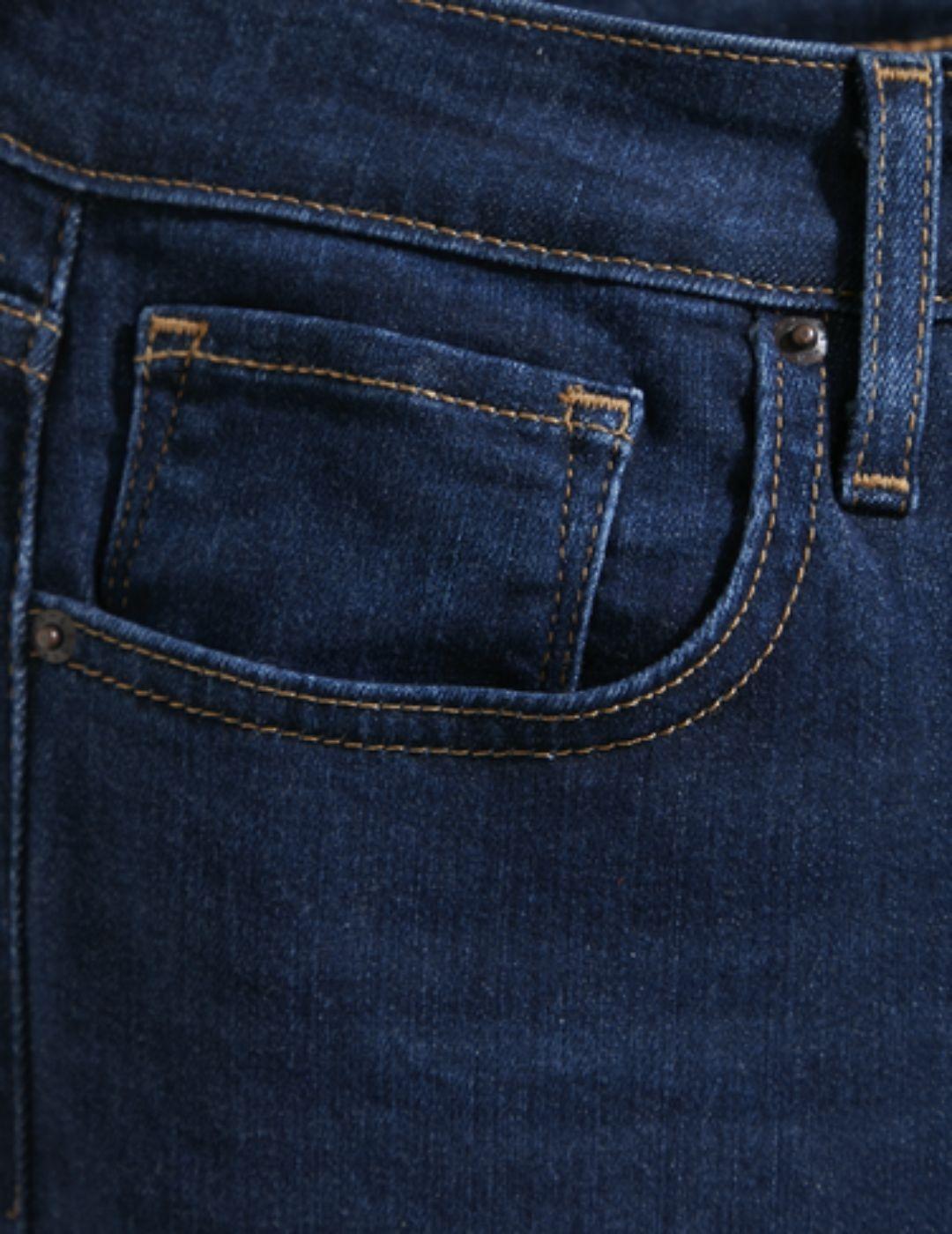 Vaquero Levis 721 en tono azul marino para mujer-z